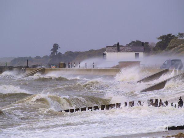 Storm Eunice: red alert in Ireland and England